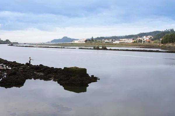 Pontevedra Espagne Février 2020 Homme Pêche Avec Une Canne Embouchure — Photo