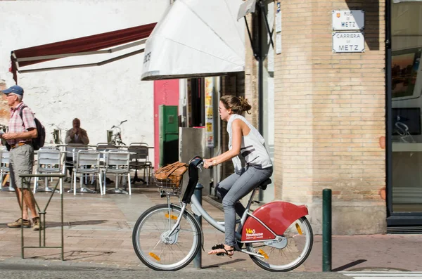 Tolouse France October 2014 Young Riding Bike Walk City Streets — Stock Photo, Image