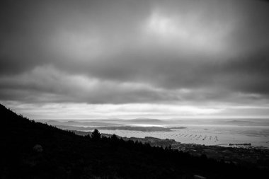 Galiçya 'daki Curota perspektifinden Ria de Arousa manzarası (İspanya))