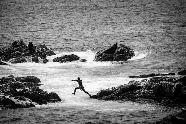 스페인 2020 로스라고 따개비 어부들이 갈리시아 해안에 바위들 사이에서 생명의 — 스톡 사진