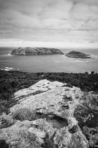 เกาะ Sisargas เกาะเล งอย Malpica Bergantinos บนชายฝ งแห งความตายซ งเป — ภาพถ่ายสต็อก