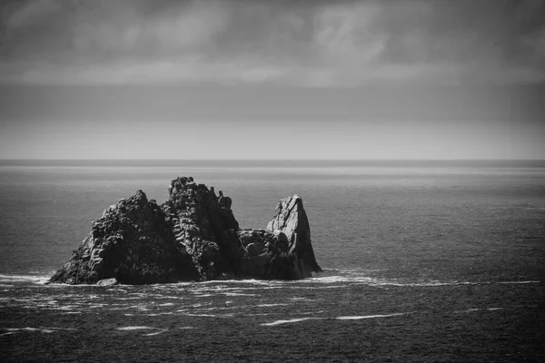 Mała Skalista Wysepka Wybrzeżu Galicji Hiszpania Pobliżu Przylądka Vilan — Zdjęcie stockowe