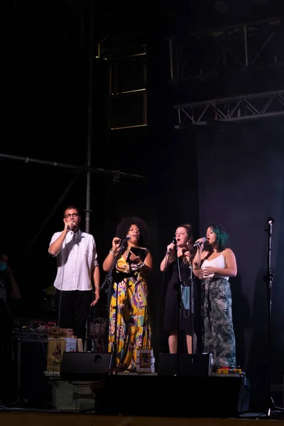 Pontevedra Spanien August 2020 Freiluftkonzert Der Musikgruppe Laroa Während Der — Stockfoto