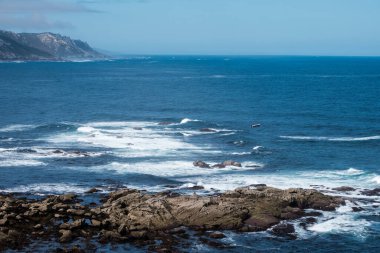 Galiçya kıyılarının ayrıntıları, Punta Nariga Deniz feneri yakınında, Malpica de Bergantinos, La Corua, İspanya).