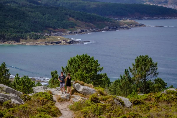 Malpica Espagne Août 2020 Couple Profite Vue Sur Ponteceso Galice — Photo