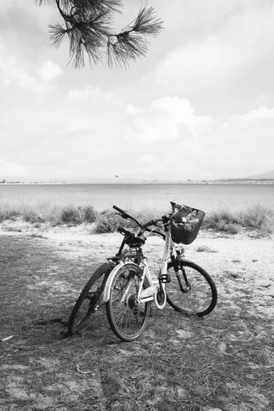 Isla Arosa Espaa August 2020 Two Bicycles Parked Punta Carreiron — Stock Photo, Image