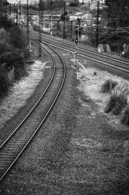 Galiçya 'da Pontevedra istasyonu yakınlarındaki demiryolu hatlarının bir bölümü (İspanya)
