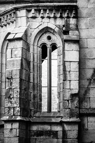 Gotyckie Okno Starego Klasztoru Santo Domingo Którego Pozostała Tylko Część — Zdjęcie stockowe