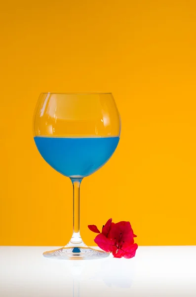 Glas med juice — Stockfoto