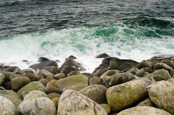 Rocce e onde — Foto Stock