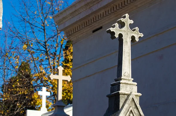 Kreuze auf einem Friedhof — Stockfoto