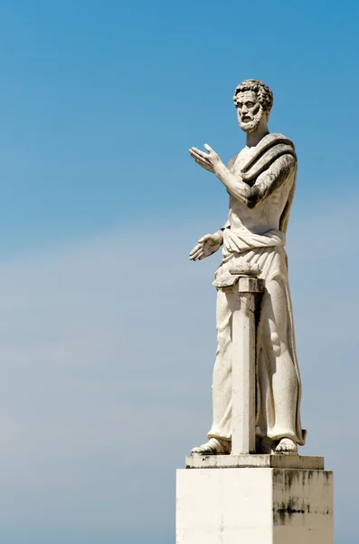 Statue an der universität coimbra in portugal — Stockfoto