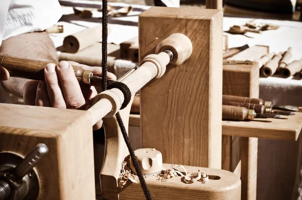 Fare una cornamusa di legno — Foto Stock