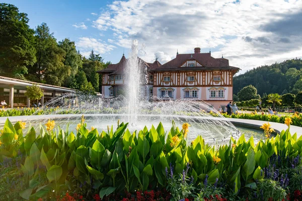 Fontän Spastaden Luhaovice Stockbild