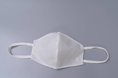 COVID-19 korunması için beyaz yüz maskesi