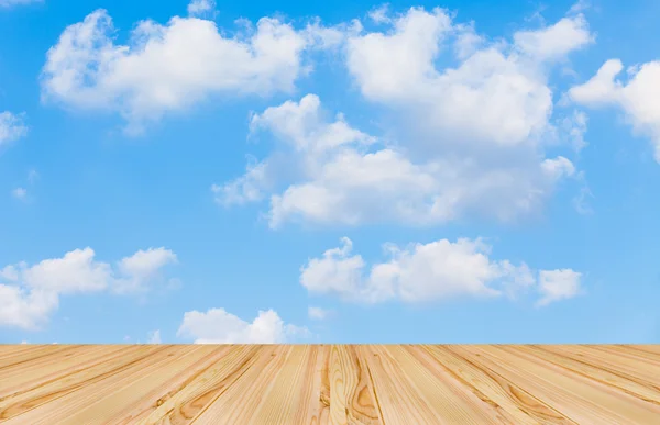 Suelo de madera con fondo de cielo azul —  Fotos de Stock