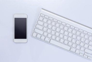 Cep telefonu ve bilgisayar klavye