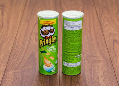 Bangkok, Tayland - 3 Ocak 2015: Pringles ekşi krema ve Oni