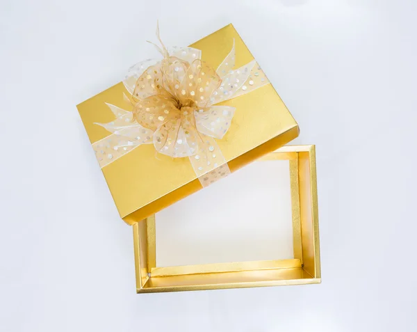 Золото подарунковій коробці — стокове фото