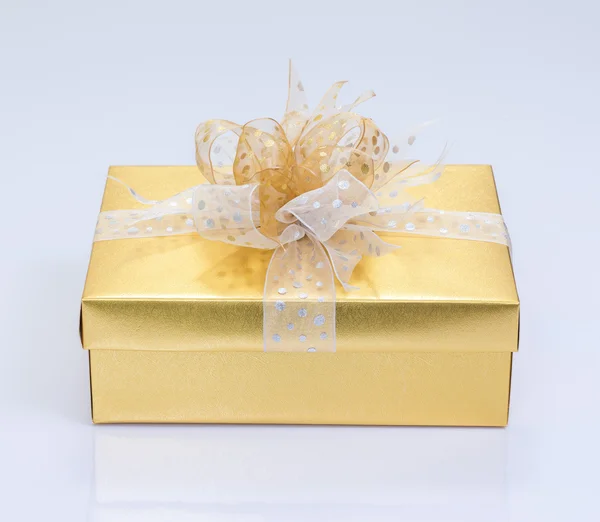 Золотая коробка — стоковое фото
