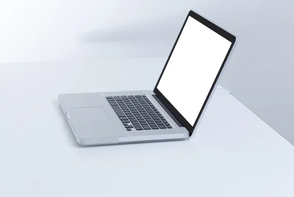 Ordenador portátil de pantalla en blanco — Foto de Stock