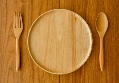 Ahşap tabak kaşık çatal