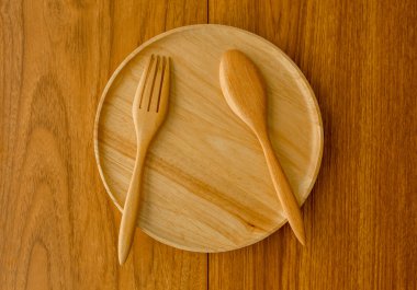 Ahşap tabak kaşık çatal