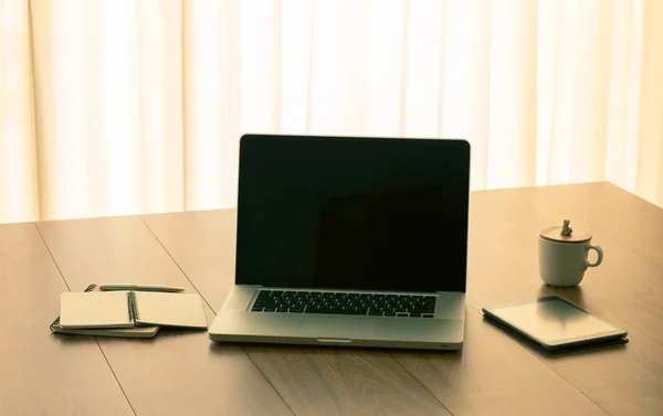 Blank screen laptop computer and office accessories on wooden ta — Stock Photo, Image