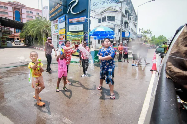 CHIANG MAI THAILAND-ABRIL 13: Chiang mai Festival de Songkran. Forei. — Fotografia de Stock