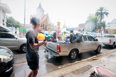 Chiang Mai Tayland-Nisan 13:Chiang mai Songkran Festivali. Yabancı turistler ve Tay insanlar su keyfini çıkarın. Nisan'da 13,2014 Chiang Mai, Tayland.