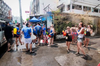 Chiang Mai Tayland-Nisan 13:Chiang mai Songkran Festivali. Forei