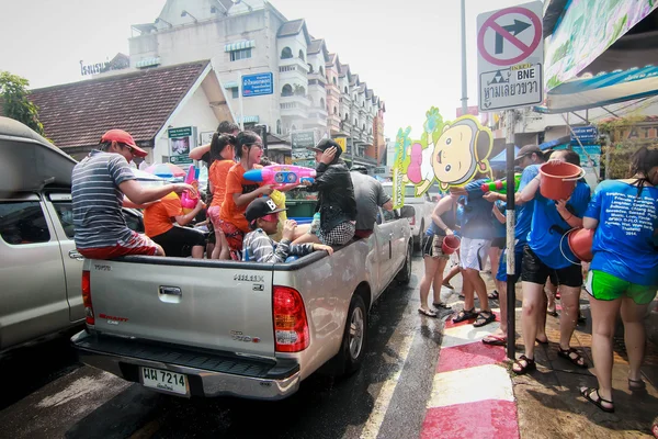 CHIANG MAI THAILAND-ABRIL 13: Chiang mai Festival de Songkran. Forei. — Fotografia de Stock