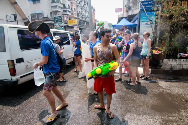 CHIANG MAI THAILAND-ABRIL 13: Chiang mai Festival de Songkran. Forei. — Fotografia de Stock