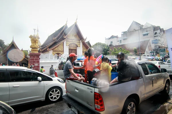 CHIANG MAI TAILANDIA-ABRIL 13: Chiang mai Songkran festival. Forei. —  Fotos de Stock