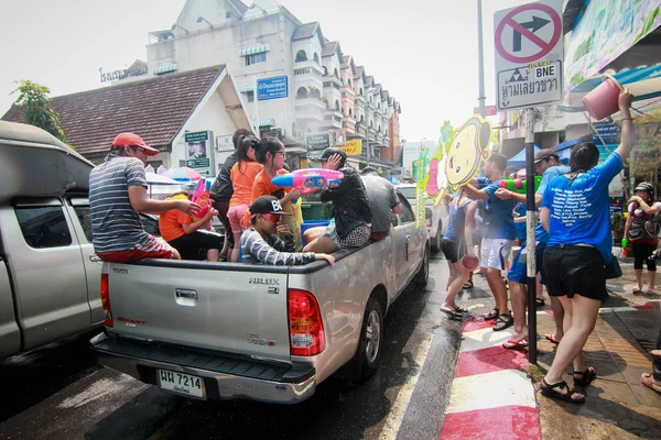 CHIANG MAI TAILANDIA-ABRIL 13: Chiang mai Songkran festival. Forei. —  Fotos de Stock