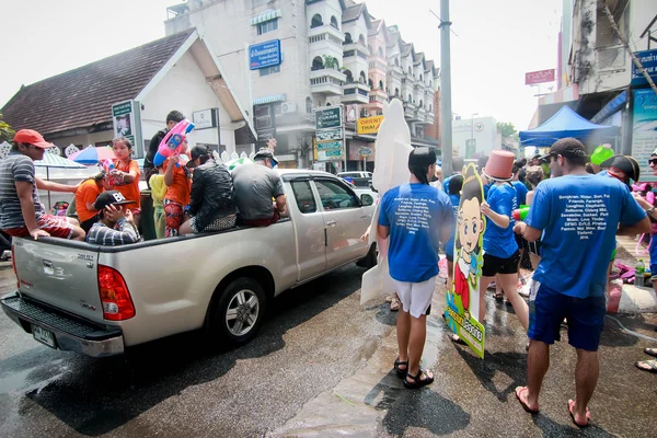 CHIANG MAI THAILAND-ABRIL 13: Chiang mai Festival de Songkran. Forei. — Fotografia de Stock