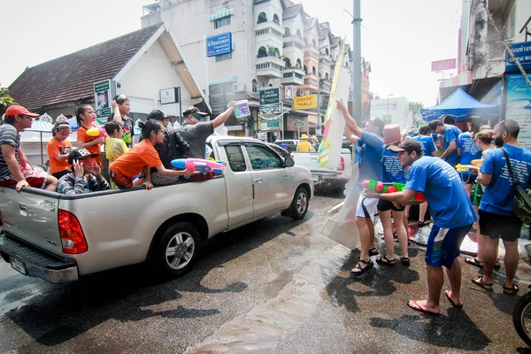 Chiang Mai Thailand-April 13:Chiang mai Songkran festival. Forei — Stockfoto