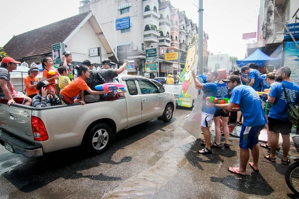 CHIANG MAI THAILAND-ABRIL 13: Chiang mai Festival de Songkran. Forei. — Fotografia de Stock