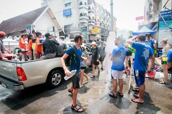 CHIANG MAI THAILAND-ABRIL 13: Chiang mai Festival de Songkran. Forei. — Fotografia de Stock