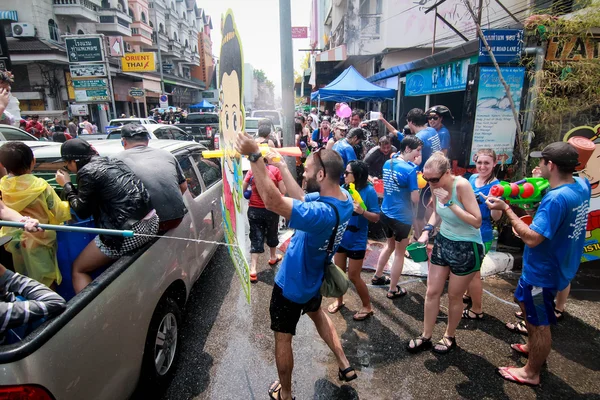 CHIANG MAI THAILAND-ABRIL 13: Chiang mai Festival de Songkran. Forei. — Fotografia de Stock