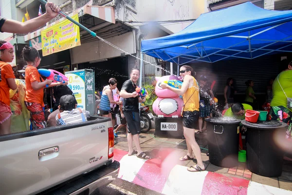 CHIANG MAI THAILAND-ABRIL 13: Chiang mai Festival de Songkran. Forei. — Fotografia de Stock