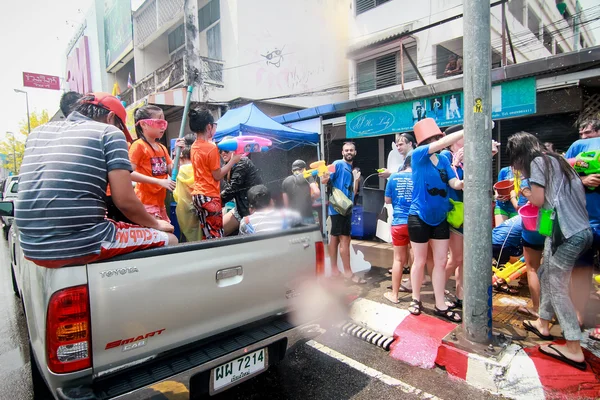 CHIANG MAI THAILAND-ABRIL 13: Chiang mai Festival de Songkran. Forei. — Fotografia de Stock