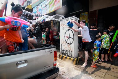Chiang Mai Tayland-Nisan 13:Chiang mai Songkran Festivali. Forei