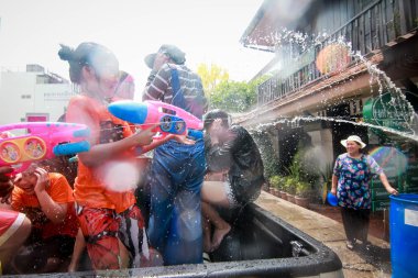 Chiang Mai Tayland-Nisan 13:Chiang mai Songkran Festivali. Forei