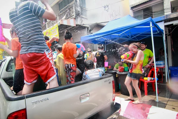 Chiang Mai Tayland-Nisan 13:Chiang mai Songkran Festivali. Forei