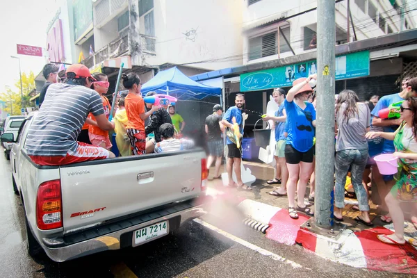 CHIANG MAI THAILAND-ABRIL 13: Chiang mai Festival de Songkran. Forei. — Fotografia de Stock