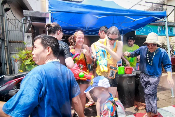 CHIANG MAI THAILAND-ABRIL 13: Chiang mai Festival de Songkran. Forei. — Fotografia de Stock