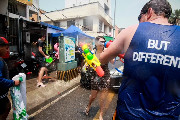 CHIANG MAI THAILAND-ABRIL 13: Chiang mai Festival de Songkran. Forei. — Fotografia de Stock