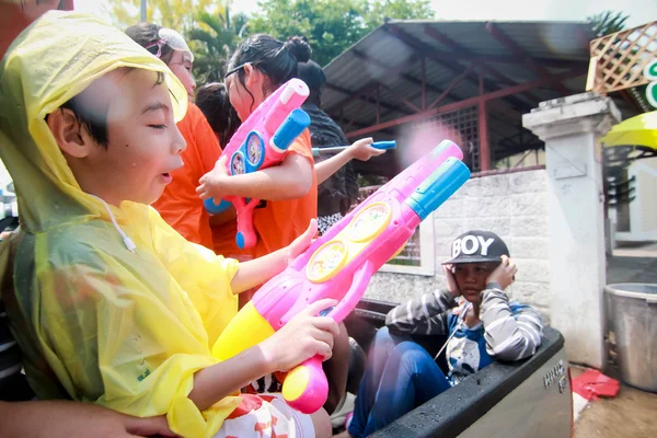 Chiang Mai Tayland-Nisan 13:Chiang mai Songkran Festivali. Forei