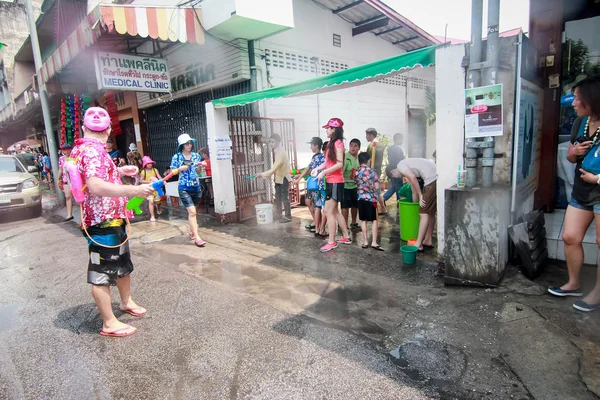 CHIANG MAI TAILANDIA-ABRIL 13: Chiang mai Songkran festival. Forei. —  Fotos de Stock